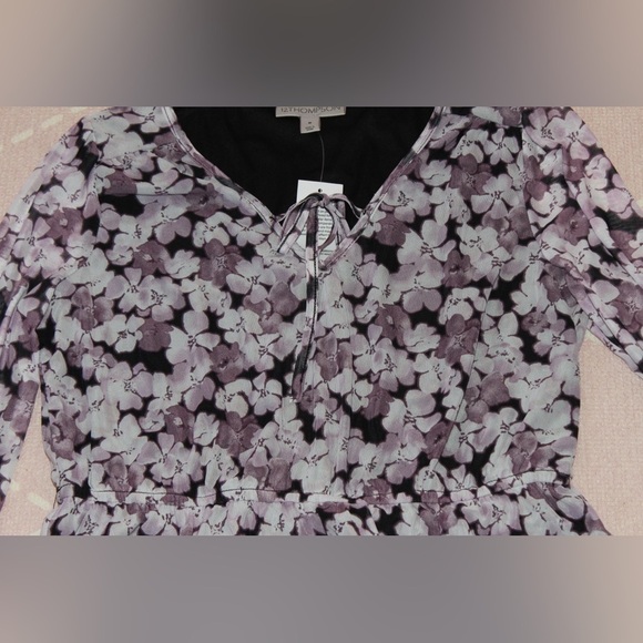 12 Thompson Women’s Floral Blouse Medium NWT Purple Spring Easter Shirt - Picture 2 of 4